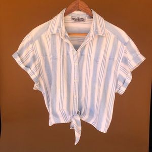 SOLD Vintage 80’s Denim button up top with tie